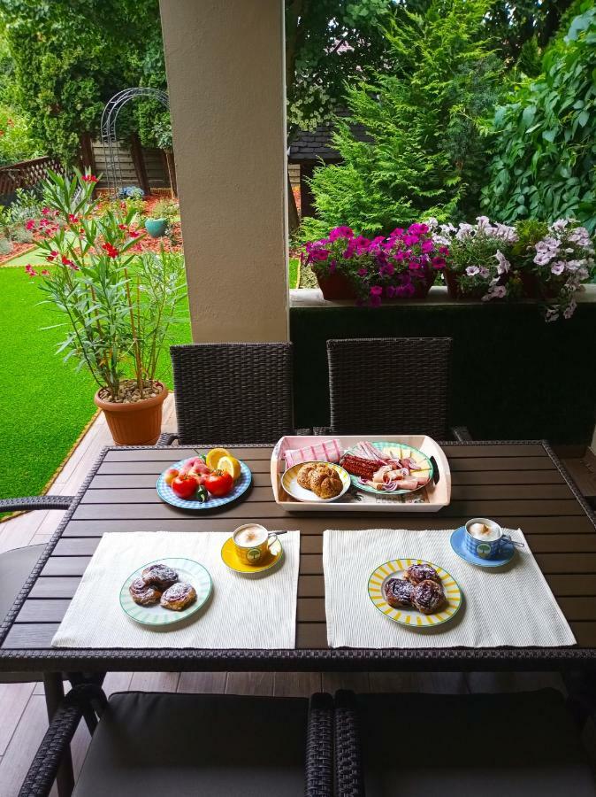 Valentina Apartman Appartamento Eger Esterno foto