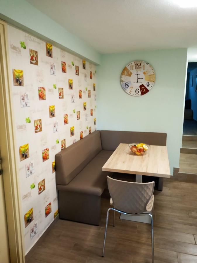 Valentina Apartman Appartamento Eger Esterno foto