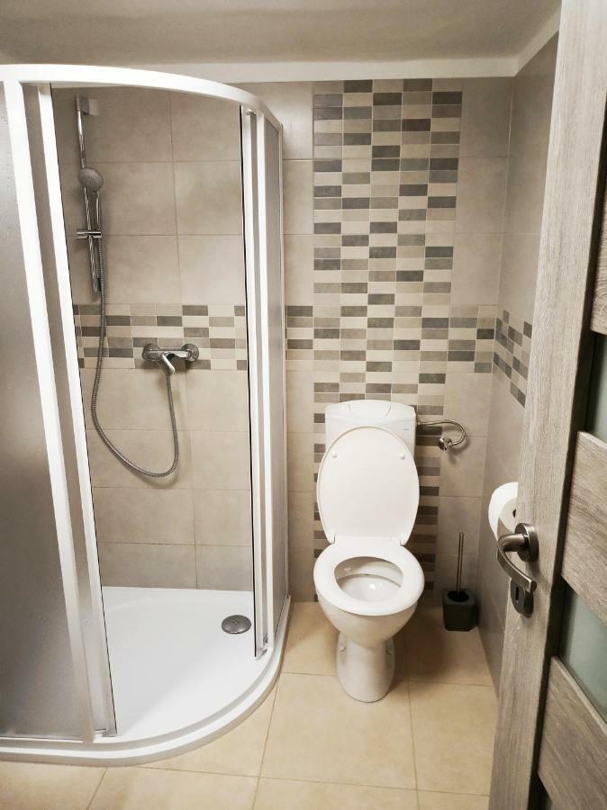 Valentina Apartman Appartamento Eger Esterno foto