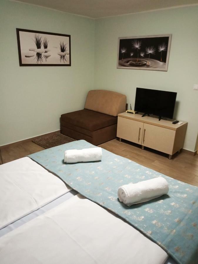 Valentina Apartman Appartamento Eger Esterno foto