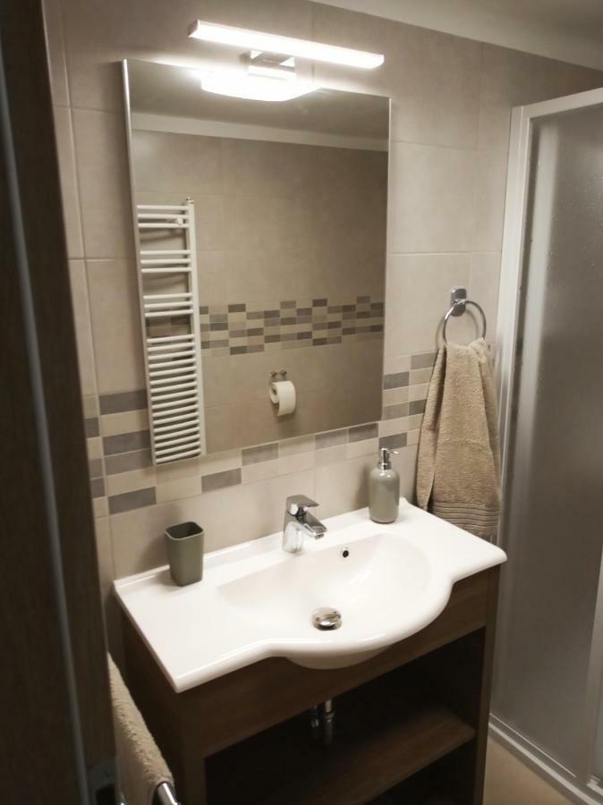 Valentina Apartman Appartamento Eger Esterno foto