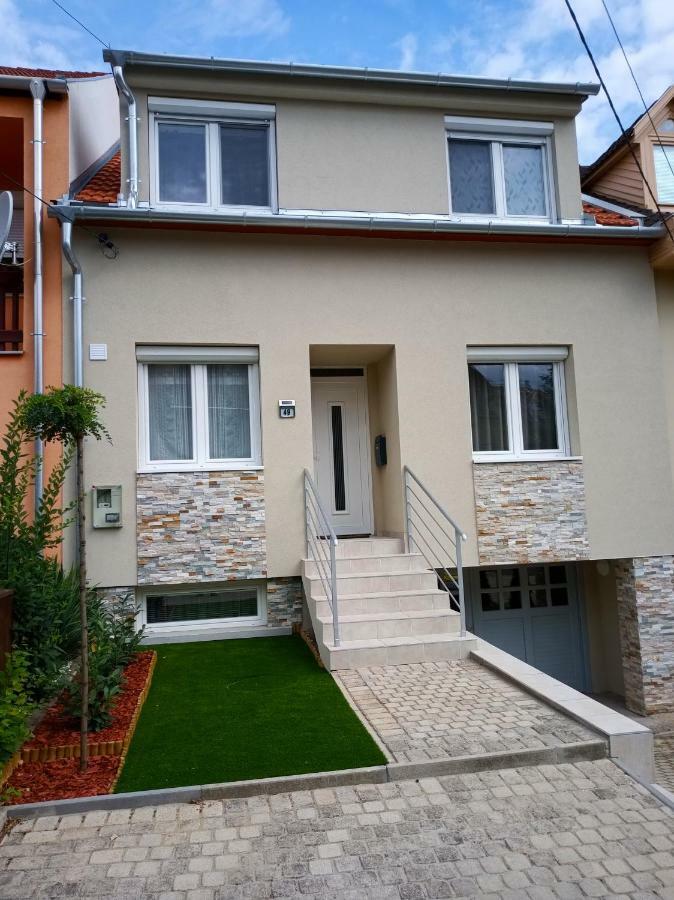 Valentina Apartman Appartamento Eger Esterno foto