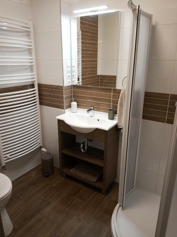 Valentina Apartman Appartamento Eger Esterno foto